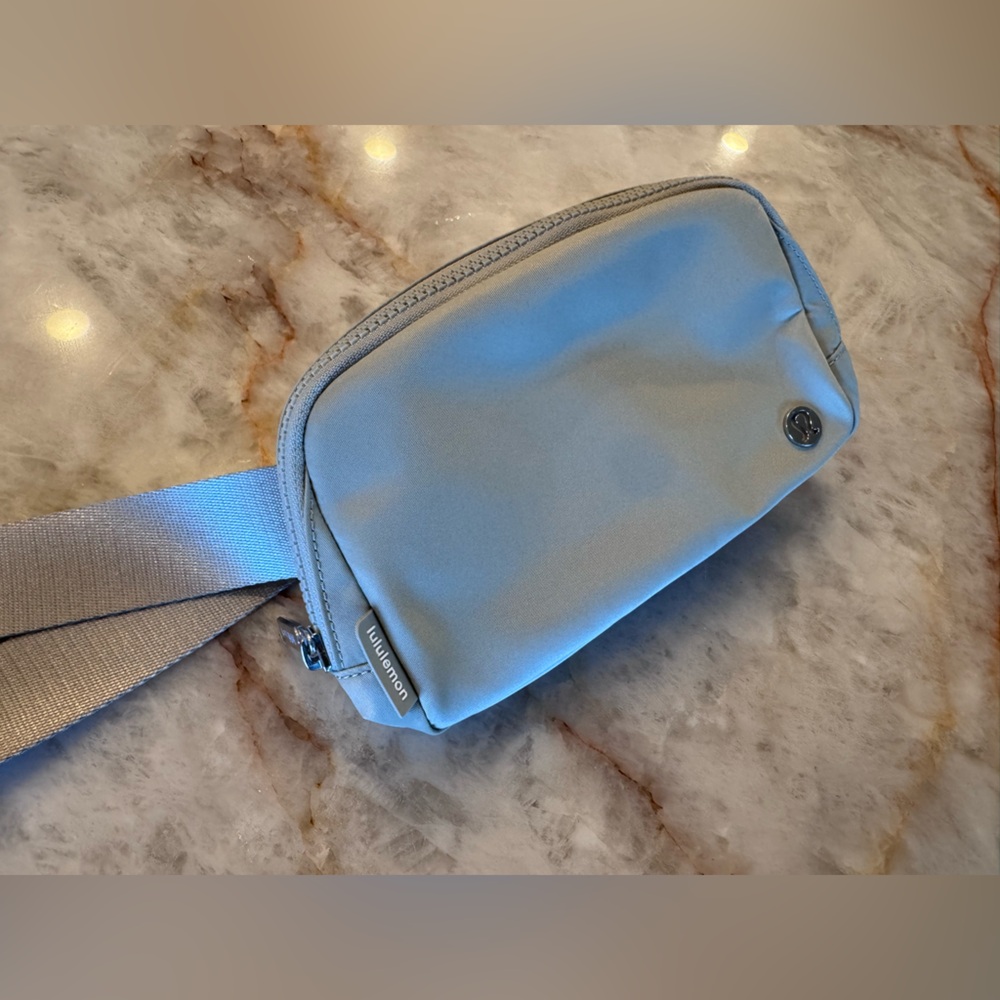 Lululemon everywhere belt bag NWOT